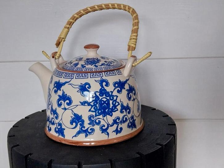 Landelijke keramische theepot met bloemen blauw motief, Huis en Inrichting, Keuken | Potten en Pannen, Pot, Bus of Blik, Overige materialen