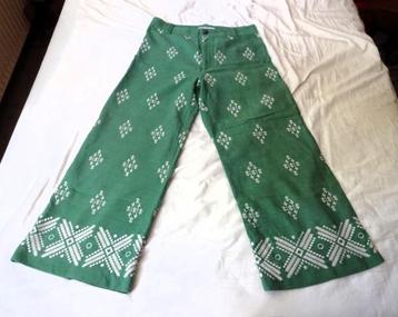 Groene  met witte borduur motieven Zara broek maat M beschikbaar voor biedingen