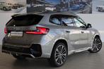 BMW iX1 eDrive20 M Sport Pro | Innovation Pack | Travel Pack, Auto's, BMW, Stof, Met garantie (alle), 67 kWh, 204 pk