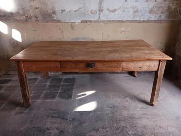 Brede Franse Tafel  beschikbaar voor biedingen