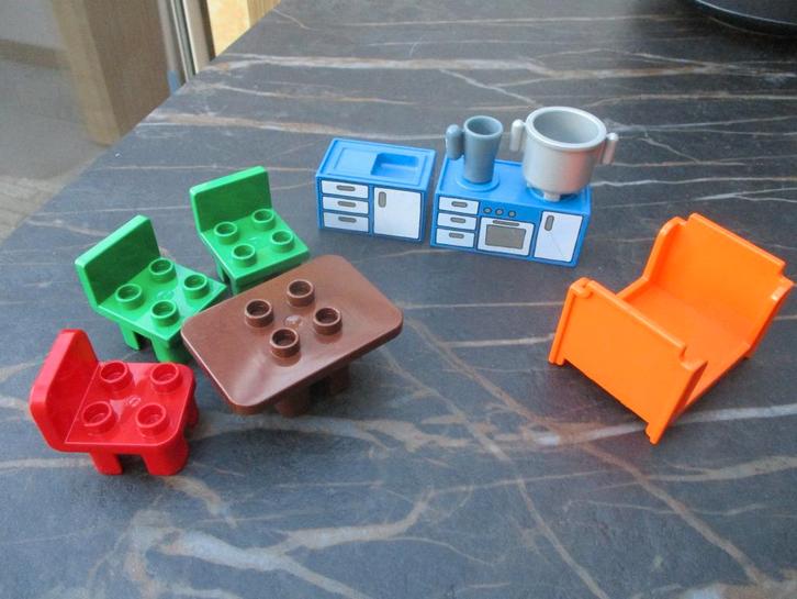 Lego Duplo huisinrichting tafel stoel keuken bed pan, Kinderen en Baby's, Speelgoed | Duplo en Lego, Zo goed als nieuw, Duplo