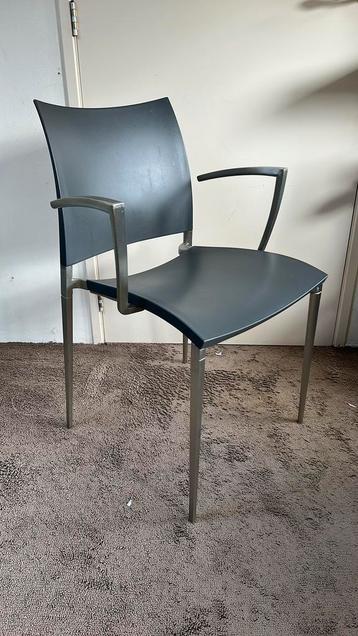 Desalto Sand eetkamer stoelen ontworpen door Pocci Dondoli beschikbaar voor biedingen