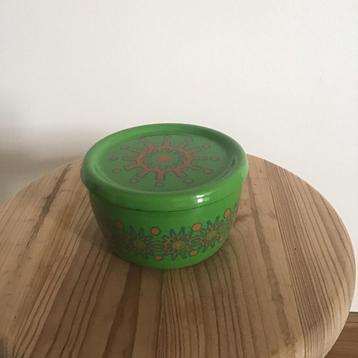 Vintage groen met oranje emaille schaaltje met deksel beschikbaar voor biedingen