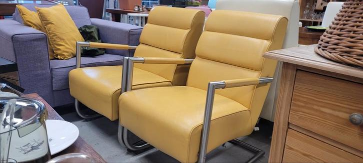 Twee Gele fauteuils van het merk Xooon, Huis en Inrichting, Fauteuils, Zo goed als nieuw, Leer, 50 tot 75 cm, 75 tot 100 cm, Ophalen