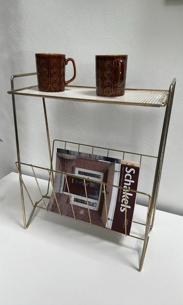Vintage lectuurbak bijzettafel metaal Pilastro tijdschriften beschikbaar voor biedingen