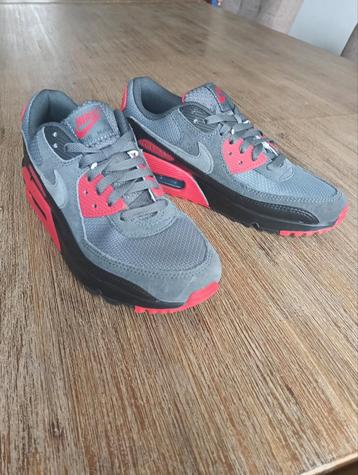 Nike Air Max 90 - Rood/Zwart/Grijs - Maat 41 €140 beschikbaar voor biedingen