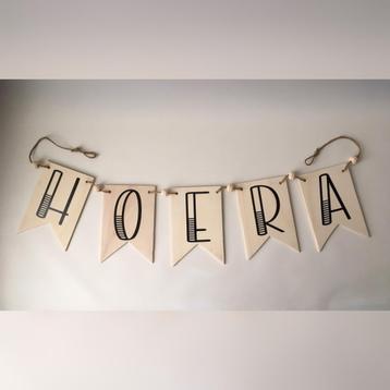 tekstbord / vaandels / vlaggenlijn (hout) Hoera (verjaardag) beschikbaar voor biedingen