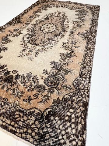 Bruin en roze vintage Yuruk vloerkleed 112 x 207 cm, 1960's beschikbaar voor biedingen