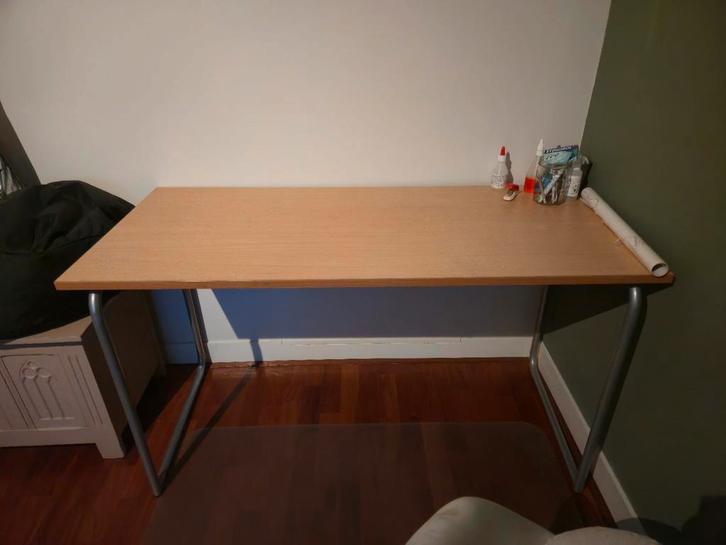 Ikea bureau inklapbaar. 136x60 cm, Huis en Inrichting, Bureaus, Gebruikt, Bureau, Ophalen
