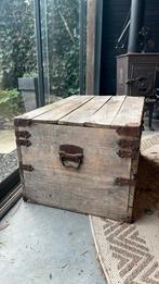 Oude kist met ijzer beslag., Gebruikt, Ophalen of Verzenden