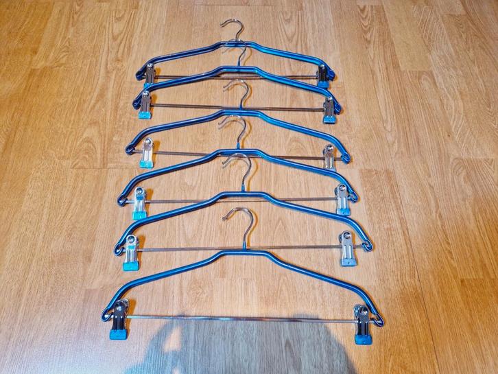 6 kledinghangers blauw, Kleding | Dames, Kledinghangers, Zo goed als nieuw, Metaal, Volwassenen, Ophalen of Verzenden