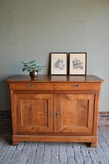 Prachtige antieke kersen houten Louis Philippe dressoir. beschikbaar voor biedingen