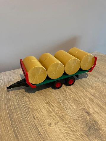 Bruder balentransport inclusief 8 ronde hooibalen beschikbaar voor biedingen