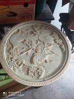 Bijzettafel met glasplaat rond met antieke beelden, vrouwen,, Antiek en Kunst, Ophalen of Verzenden