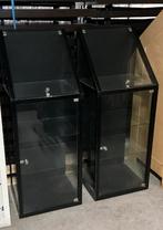 2 glazen vitrine met schuine afdak, Huis en Inrichting, Ophalen of Verzenden, 25 tot 50 cm, 50 tot 100 cm, Minder dan 100 cm