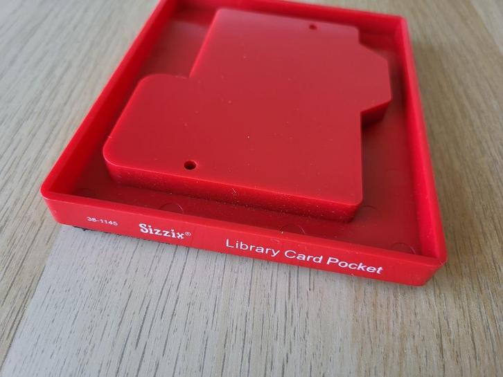 Sizzix Bigz Red Die Library Card Pocket #38-1145 *laatste, Hobby en Vrije tijd, Scrapbooking, Nieuw, Frame of Mal, Sizzix, Verzenden