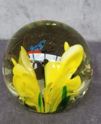 Presse papier nr. B, Vlinder op een bloem, Ophalen of Verzenden