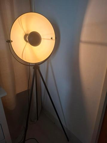Industriële lamp  beschikbaar voor biedingen