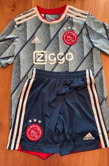 Officieel Ajax tenue maat 140/146 -  9/10 jaar beschikbaar voor biedingen