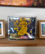 ETB Surging Spark Pokémon Center, Hobby en Vrije tijd, Verzamelkaartspellen | Pokémon, Ophalen, Nieuw, Overige typen