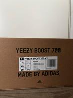 Yeezy Boost 700 V2 Tephra 40 2/3, Ophalen of Verzenden, Zo goed als nieuw, Overige kleuren, Sneakers of Gympen