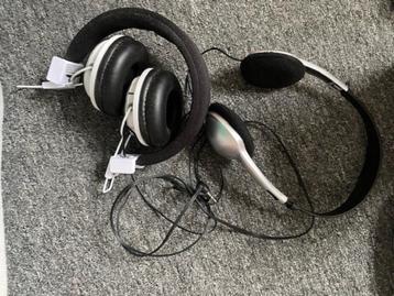 2 koptelefoons beschikbaar voor biedingen