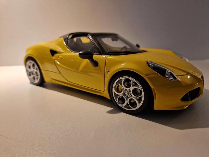 AUTOart Alfa Romeo 4C Spider 1:18 - Giallo, Hobby en Vrije tijd, Modelauto's | 1:18, Zo goed als nieuw, Auto, Autoart, Verzenden