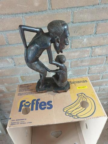 houten beeldje  beschikbaar voor biedingen