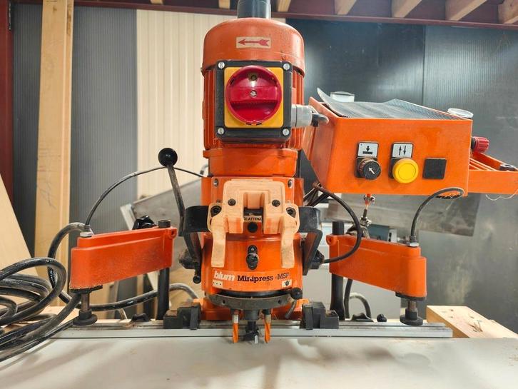 Blum minipress, met onderkast, werkend te zien, Doe-het-zelf en Verbouw, Gereedschap | Boormachines, Gebruikt, Kolomboormachine