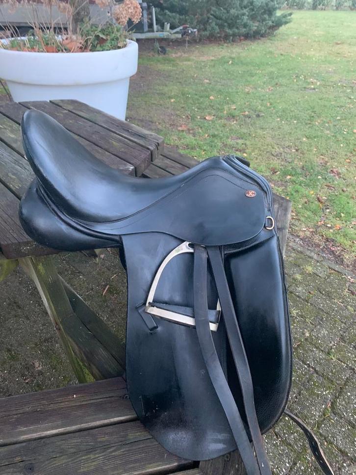 JC saphir dressuurzadel 18 inch zwart, Dieren en Toebehoren, Paarden en Pony's | Zadels, Gebruikt, Dressuur, Ophalen