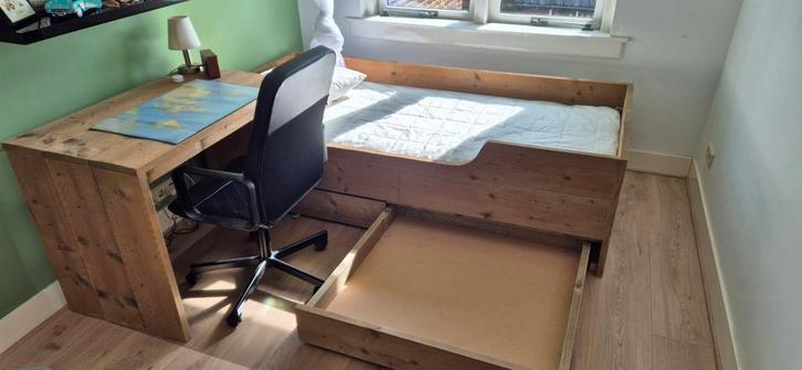 Steigerhout eenpersoons bed met bureau, Huis en Inrichting, Slaapkamer | Bedden, Zo goed als nieuw, Eenpersoons, 90 cm, Steigerhout