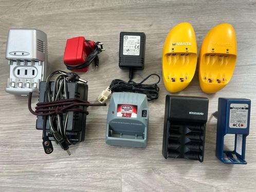 Batterij opladers van verschillende soorten en apparaten, Audio, Tv en Foto, Opladers, Zo goed als nieuw, Ophalen