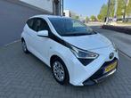 Toyota Aygo 1.0 VVT-i x-play*2 EIGNAAR*CAMERA*NAVI*Carplay*A, Auto's, Voorwielaandrijving, Gebruikt, Euro 6, 4 stoelen