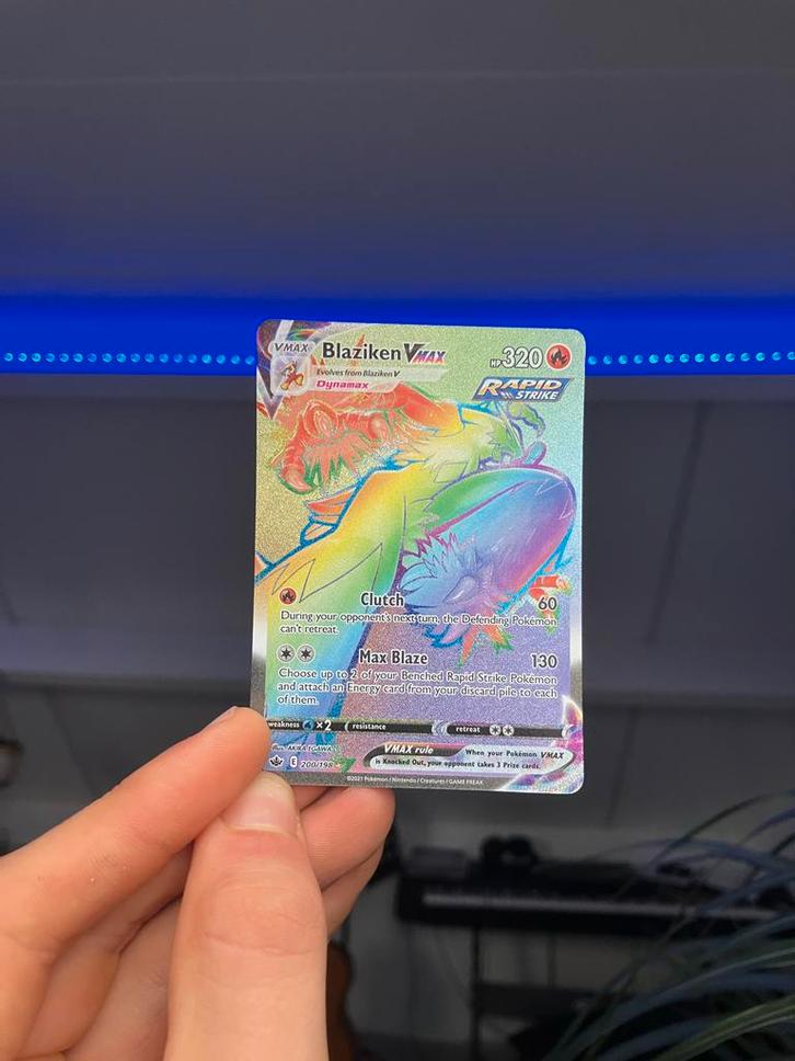 Blaziken VMAX Pokemon Kaart, Hobby en Vrije tijd, Verzamelkaartspellen | Pokémon, Zo goed als nieuw, Losse kaart, Foil, Ophalen of Verzenden
