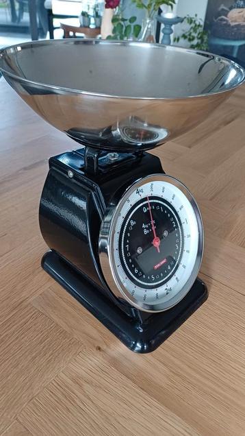 Typhoon Keukenweegschaal Zwart Retro beschikbaar voor biedingen