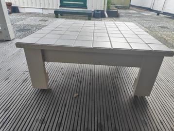 Salontafel betegeld beschikbaar voor biedingen