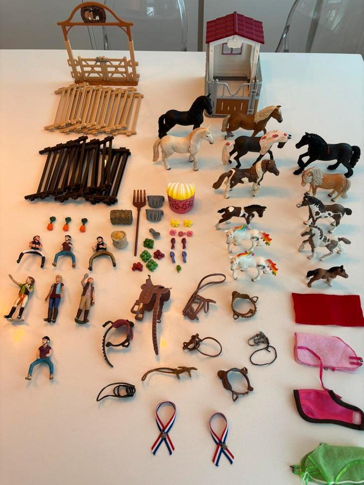 Grote verzameling Schleich paarden & toebehoren, Verzamelen, Dierenverzamelingen, Zo goed als nieuw, Beeldje of Figuurtje, Paard