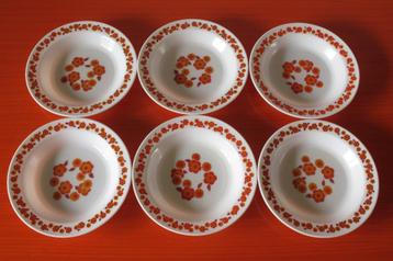 Set van 6 retro vintage Arcopal Lotus borden / soepborden beschikbaar voor biedingen