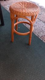 Rieten krukje ook als bijzet tafeltje tegebruiken, Huis en Inrichting, Ophalen