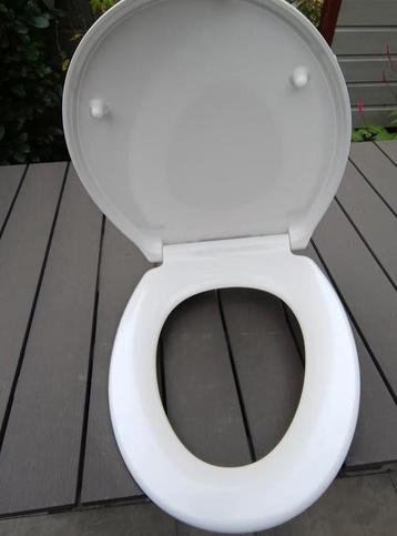 Tiger WC bril met deksel beschikbaar voor biedingen