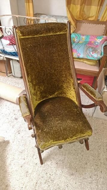 Antieke opklapfauteuil beschikbaar voor biedingen