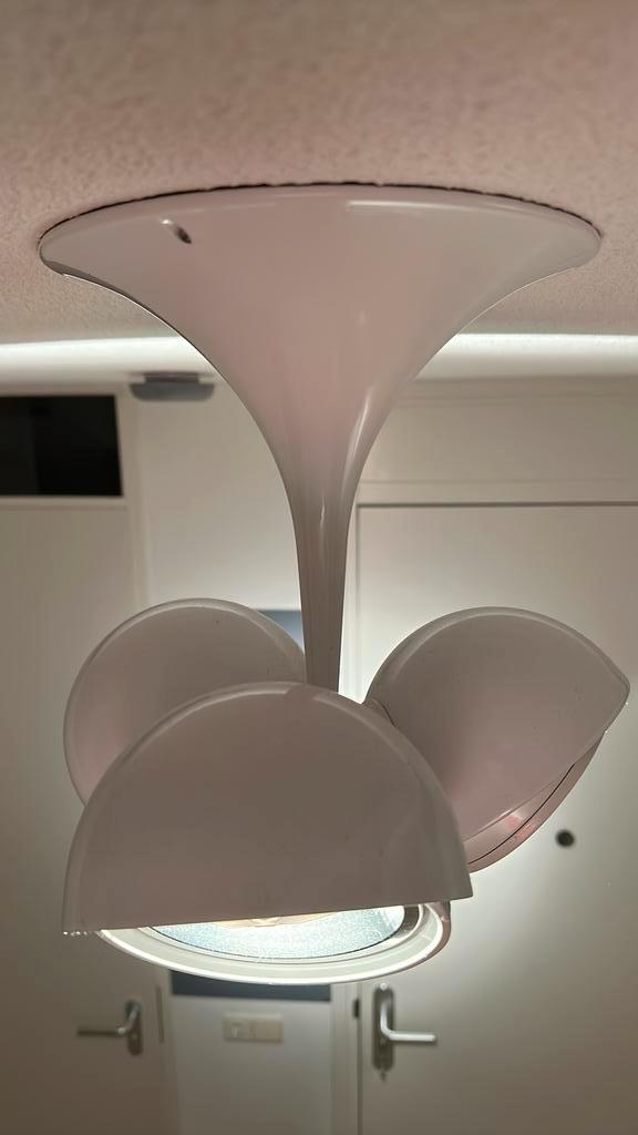 Moderne Witte Plafondlamp, Huis en Inrichting, Lampen | Plafondlampen, Zo goed als nieuw, Metaal, Ophalen of Verzenden