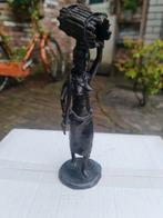 Afrika vrouw met sprokkelhout brons beeld., Ophalen of Verzenden