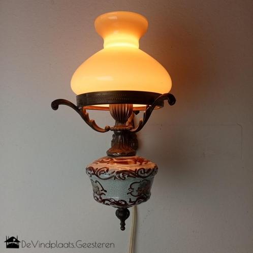 Klassiek wandlampje messing en keramiek, Antiek en Kunst, Antiek | Lampen, Ophalen of Verzenden