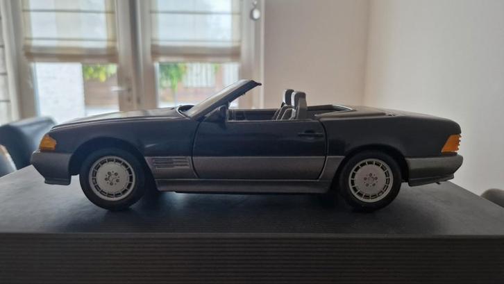 Mercedes-Benz 500 SL, Hobby en Vrije tijd, Modelauto's | 1:18, Zo goed als nieuw, Auto, Revell, Ophalen of Verzenden