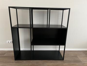 Metalen kast (H126xB126xD44) - in zeer goede staat