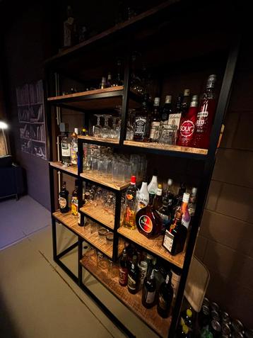 Mooie stevige open kast met mango hout beschikbaar voor biedingen