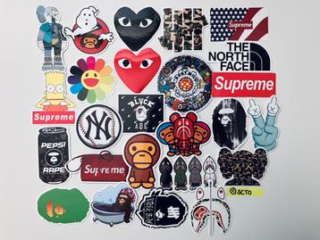 Stickers Kaws Milo CDG Supreme Bape The North Face beschikbaar voor biedingen