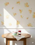 6811 Vintage behang oranje gele bloemetjes fris licht swiet, Huis en Inrichting, Stoffering | Behang, Ophalen of Verzenden, Minder dan 10 m²