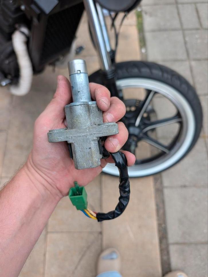 Contactslot + tankdop + 2 sleutels Kawasaki LTD 454 / EN450, Motoren, Onderdelen | Kawasaki, Gebruikt, Ophalen of Verzenden